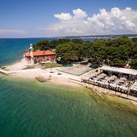 Danica Diklo / Very Close To The Beach * Zadar